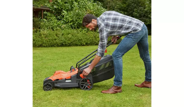 Black + Decker 38cm Corded Rotary Lawnmower – 1600W1 Black + Decker 38cm Corded Rotary Lawnmower – 1600W1