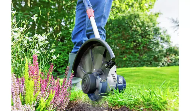 Spear & Jackson Cordless 34cm Lawnmower & 25cm Grass Trimmer2 Spear & Jackson Cordless 34cm Lawnmower & 25cm Grass Trimmer2