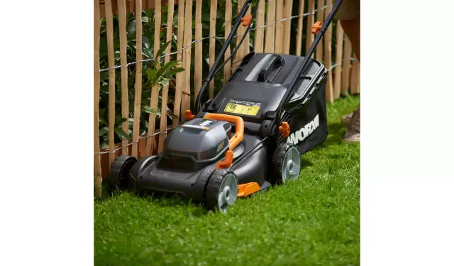 Worx Cordless 34cm Rotary Lawnmower and 25cm Grass Trimmer1 Worx Cordless 34cm Rotary Lawnmower and 25cm Grass Trimmer1